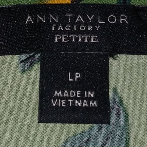 Ann Taylor Factory Green and Floral Short Sleeve Blouse With Square Neckline - Picture 3 of 11